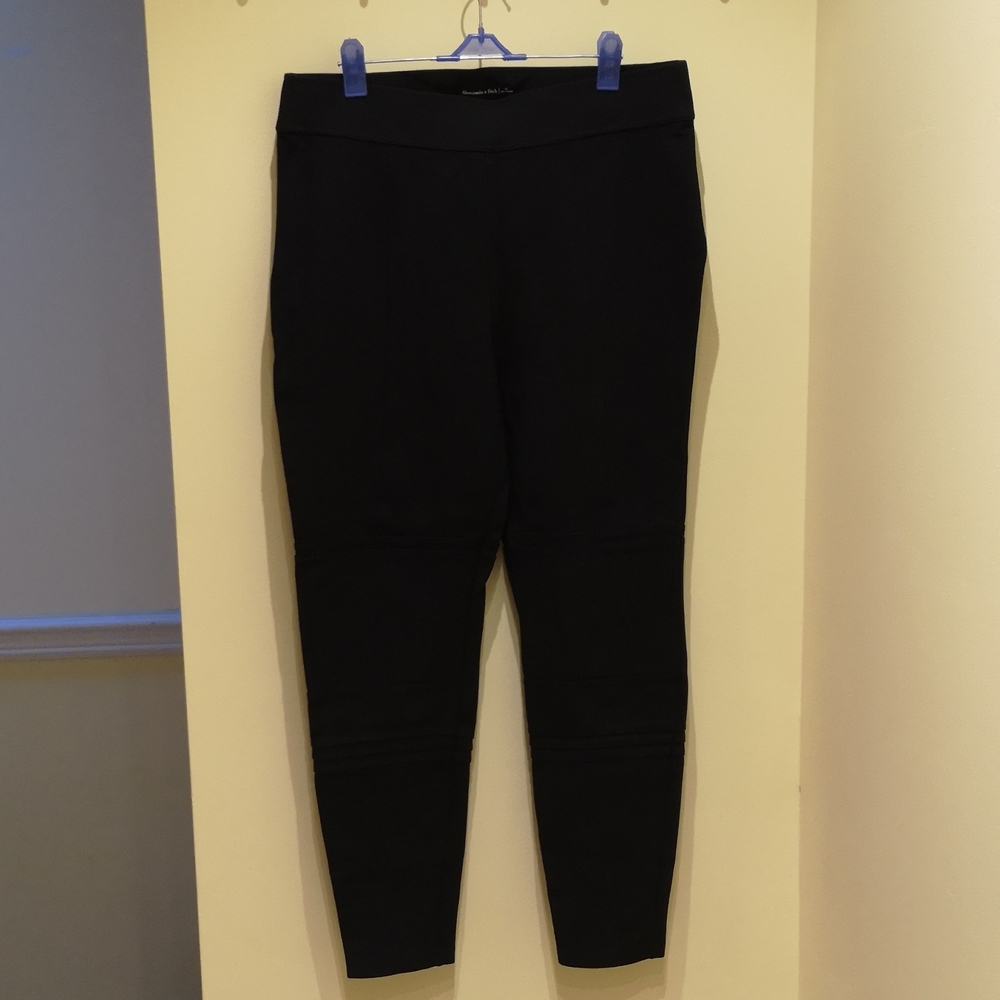 A&F black legging size M